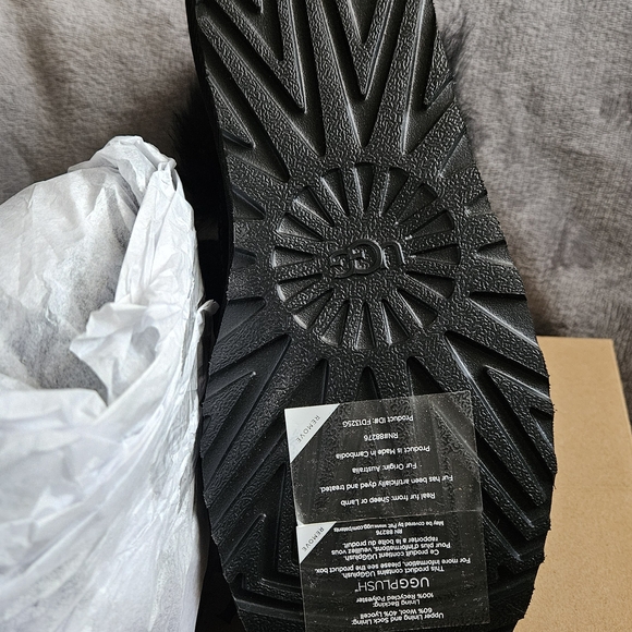 UGG Black Fluffy Winter Boots – Cozy, Chic & Timeless. - Picture 4 of 8